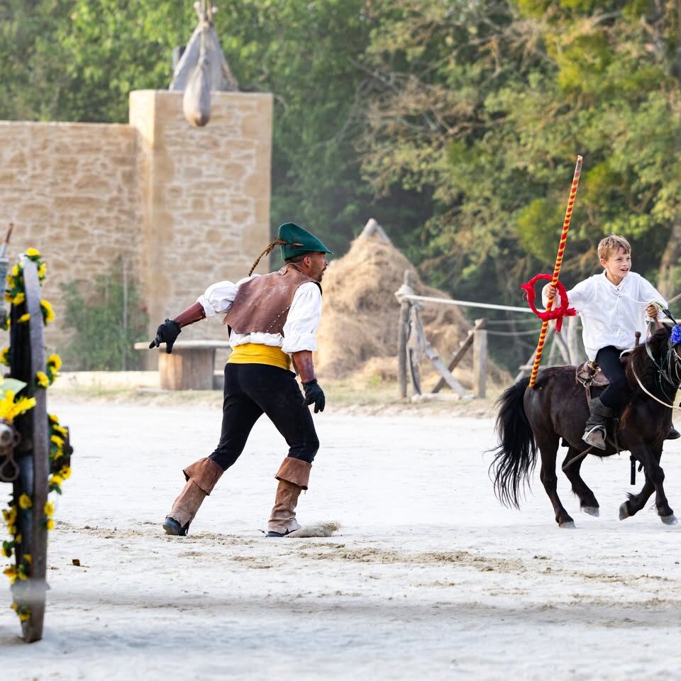 Duel médiéval à cheval, spectacle Légende des Écuyers